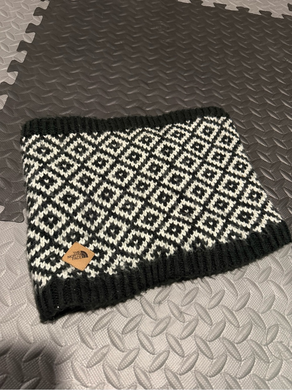 The North Face Black & White Knit Neck Warmer